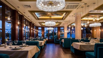 لازم تبيني شعرك.. أول تعليق من سيدة رفض مطعم دخولها بسبب الحجاب بالشيخ زايد 