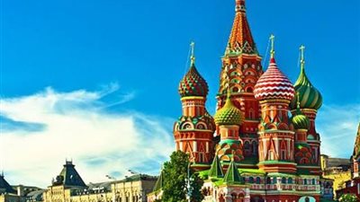 والدة الطالب المتهم بطعن زميله بروسيا: ابني ضحية وأهل المصاب عايزين فدية