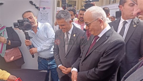 وزير التعليم في معرض