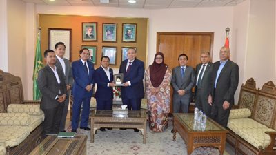 نقيب الأشراف لسفير ماليزيا: مصر خلال عهد السيسي تشهد نهضة حقيقية في شتى المجالات