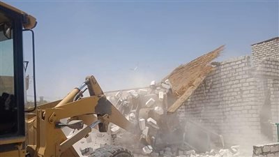إزالة 25 حالة تعد على أراضي أملاك دولة وزراعية بالمنيا