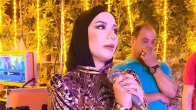 إوعي تزعليه ولا مننا تحرميه| أخت عريس توصي العروس في حفل الزفاف.. ومتابعون: تمثيل مبالغ فيه