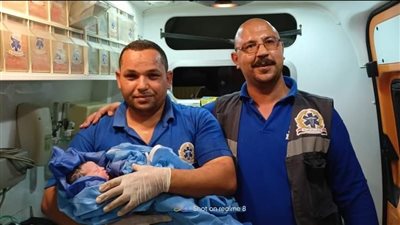 الطلق جالها في العربية.. مسعف وسائق يجريان عملية ولادة لـ سيدة داخل سيارة بالشرقية