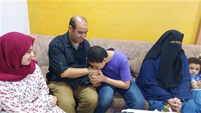 الأول على الشهادة الإعدادية الأزهرية بأسيوط: ختمت القرآن الكريم في الصف الأول الإعدادي ووالدي قدوتي| صور وفيديو 