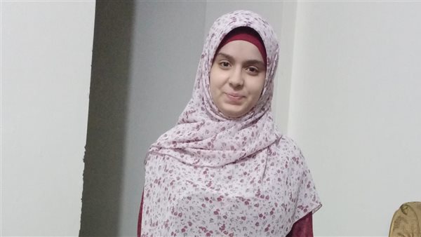 الطالبة خديجة الأولى