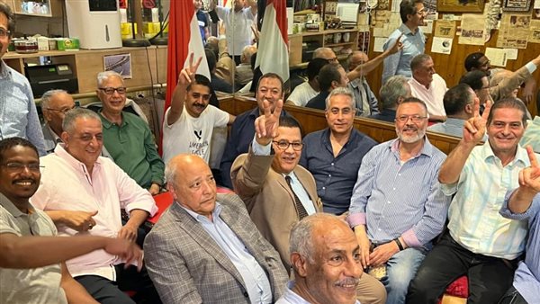 وزير العمل داخل بيت