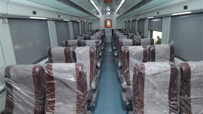 بمناسبة عيد الأضحى.. السكك الحديدية تعيد تشغيل ثاني قطار إسباني على خطوط الصعيد | صور 