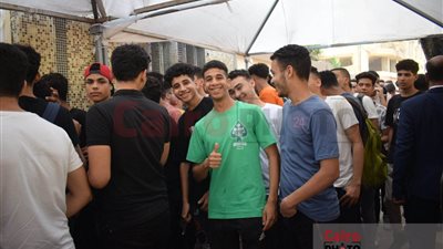 طلاب الثانوية العامة 2023 يؤدون امتحاني الاقتصاد والإحصاء اليوم 