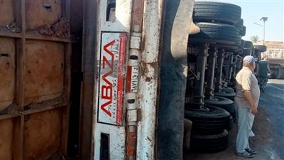 انقلاب سيارة خردة بمحور 30 يونيو بالإسماعيلية وإصابة سائقها 