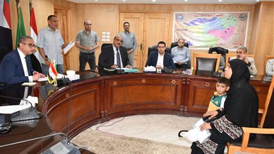 محافظ الفيوم يوجه بإيجاد الحلول الجذرية لعدد من الشكاوى بمختلف القطاعات