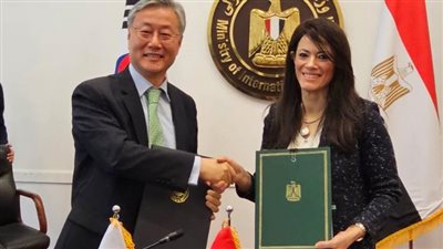 المشاط وسفير كوريا يوقعان على موافقة لصناعة وتوفير قطارات مترو للخطين الثاني والثالث