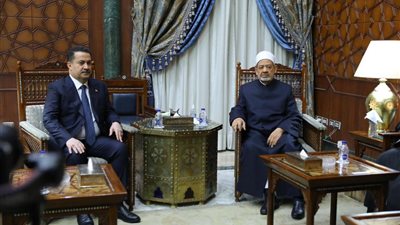 رئيس وزراء العراق يجدد الدعوة لشيخ الأزهر لزيارة بلاده.. والإمام الأكبر يرد