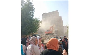 هيركزوا إزاي.. أولياء أمور يشكون من أعمال هدم بجوار لجنة امتحانات للثانوية العامة في الجيزة