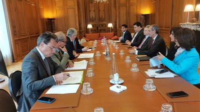 وزير الاتصالات يلتقي قيادات عدد من الشركات بفرنسا لبحث والتعاون والاستثمار والتوسع في مصر