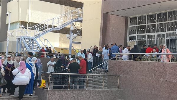 إقبال المواطنين على