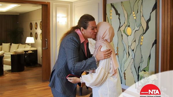 رشا راغب تلتقى الطالبة