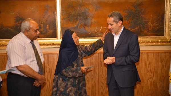 محافظ الغربية يكرم