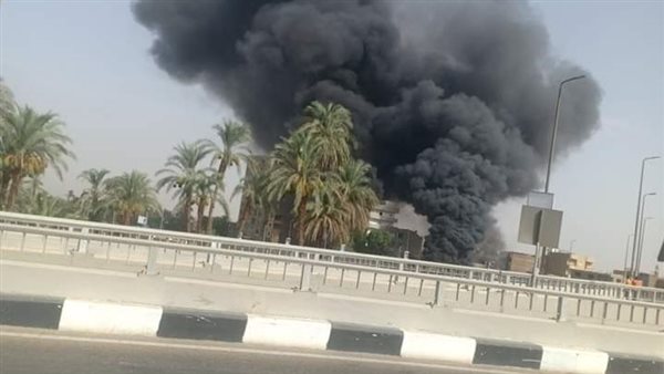 نشوب حريق بمحطة بنزين