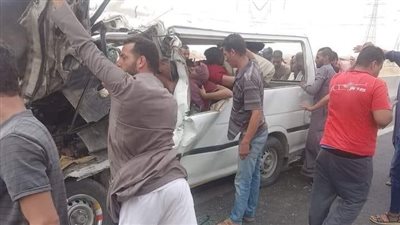 إصابة 13 شخصًا في تصادم سيارتي ميكروباص وملاكي بصحراوي البحيرة