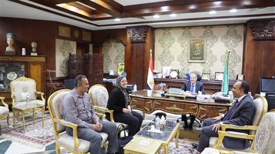 محافظ المنيا يقرر إنشاء وحدة لمشروع أيادي مصر ومعرض للمنتجات الحرفية والتراثية 