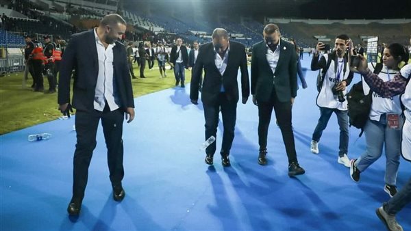  الخطيب يداعب زجاجة