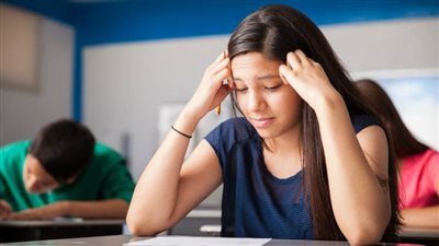 الثقة بالنفس والخبرات الحياتية.. استشاري صحة نفسية يوضح عوامل تعرض طلاب الثانوية العامة لـ رهاب الإمتحانات