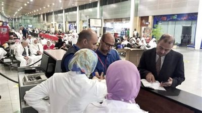 صحة الإسكندرية: فريق الحجر الصحي بمطار برج العرب يرفع الوعي لدى الحجاج المسافرين 