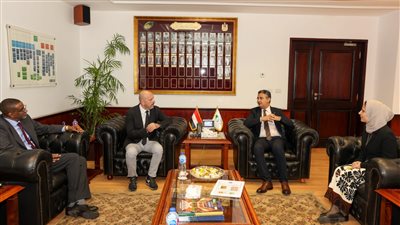 رئيس البريد المصري يستقبل نائب المدير العام لاتحاد البريد العالمي لتعزيز التعاون المشترك