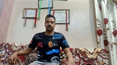 لاعب كاراتيه سابق بأسوان يعاني مرضا نادرا: تكلفة ثمن جلسة علاجه 8 آلاف جنيه