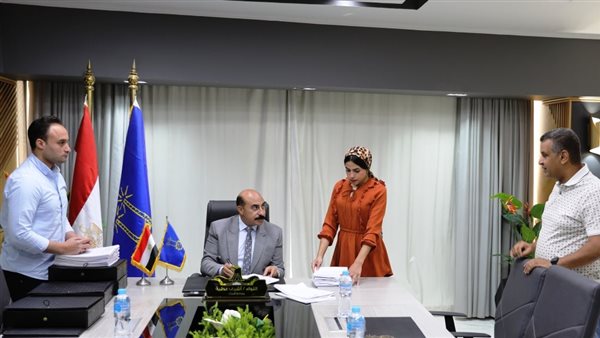 محافظ أسوان