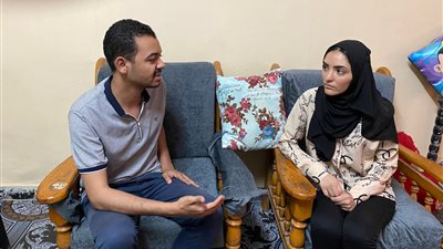 فيلم رعب.. سيدة تتهم منتجا شهيرا: جمع بين 8 زوجات وحبسهم في عمارة واحدة | فيديو