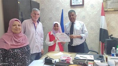 تكريم الطالبة الأولى في الشهادة الإعدادية وعدد من النماذج المتميزة في كوم أمبو بأسوان