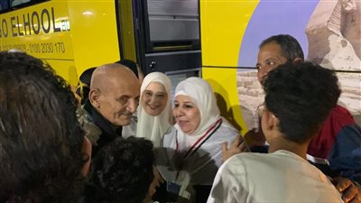 بالأعلام البيضاء.. فرحة كبيرة لحجاج قرعة وزارة الداخلية ببورسعيد | صور