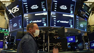 تباين المؤشرات بالبورصة الأمريكية في ختام التعاملات.. وول ستريت تحقق مكاسب أسبوعية