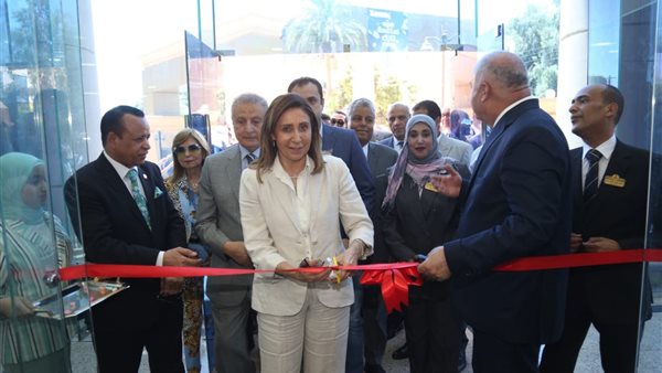 وزيرة الثقافة تفتتح