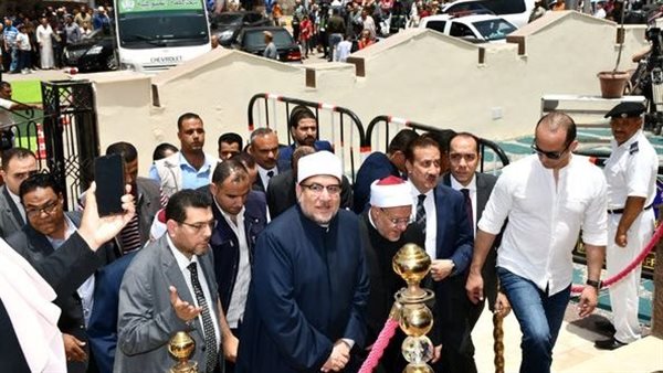 وزير الأوقاف ومحافظ