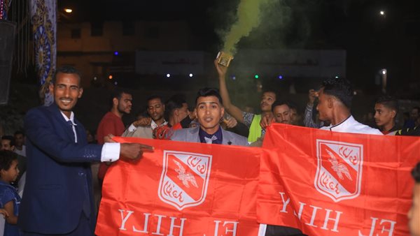 عريس قنا يحتفل بأغنية