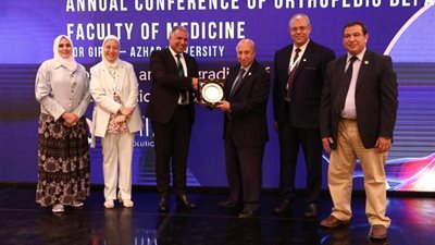 لفتة إنسانية.. مؤتمر العظام بكلية طب بنات الأزهر بالقاهرة يكرم مؤسس القسم ورؤساءه السابقين