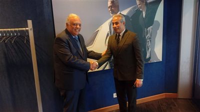 مندوب مصر لدى الأمم المتحدة يودع وزير العمل بمطار جنيف