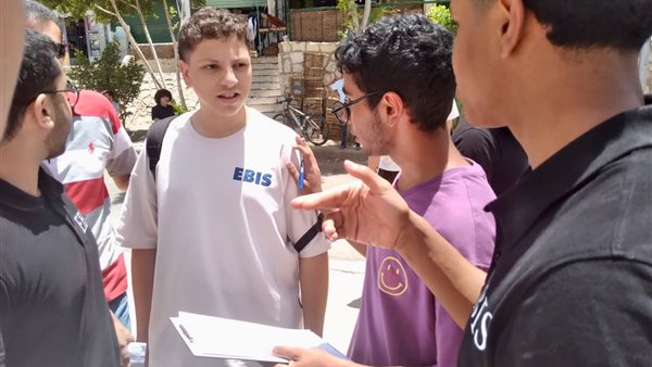 جانب من توافد الطلاب