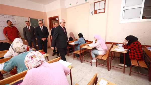 وزير التعليم ومحافظ