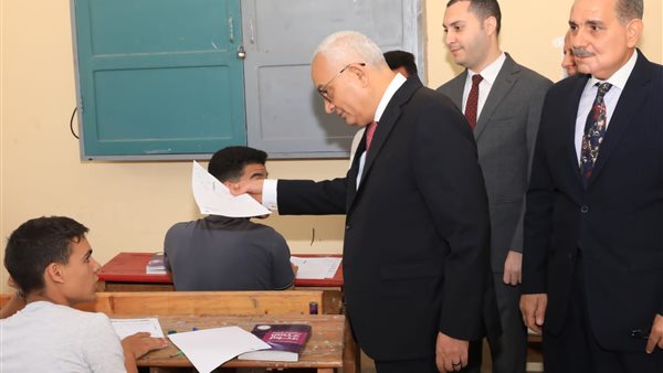 وزير التعليم يتفقد