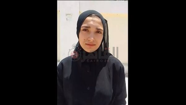 طالبة بالثانوية العامة