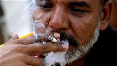 وزير الصحة يصدر قرارًا بحظر التدخين داخل المنشآت الصحية.. وغرامة 100 جنيه للمخالف