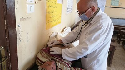الكشف على 1766 مريضًا خلال قافلة طبية مجانية بالدقهلية 