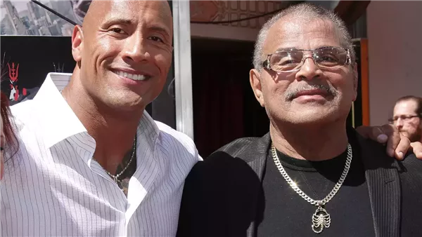 دوين جونسون ووالده