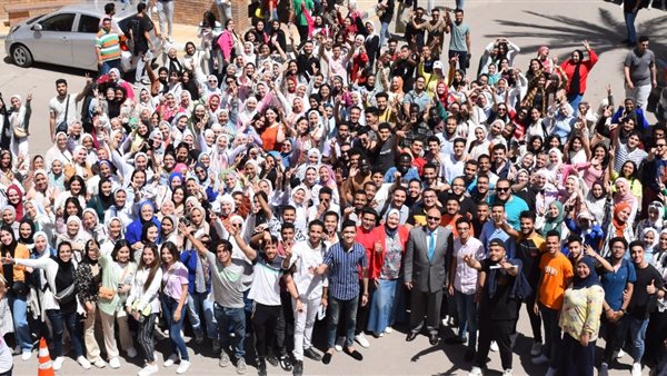 الطلاب مع الدكتور