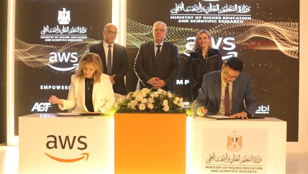 جانب من توقيع البروتوكول