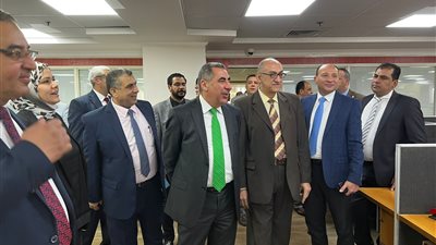 رئيس الضرائب يطالب العاملين بتقديم الدعم والمساعدة للممولين بهدف تيسير تعاملاتهم