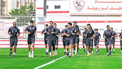 لاعبو الزمالك يخوضون تدريبات بدنية في الجيم مساء اليوم